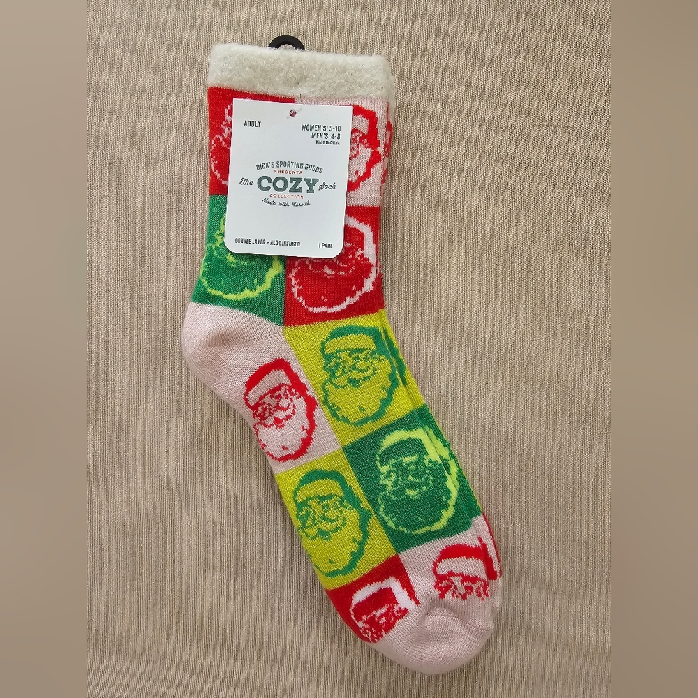 NWT Dick's Sporting Goods Women's Santa Christmas Aloe Infused Socks Size 5-10